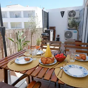 Spacious Terrace, Swimming Pool, Private Parking Olhao